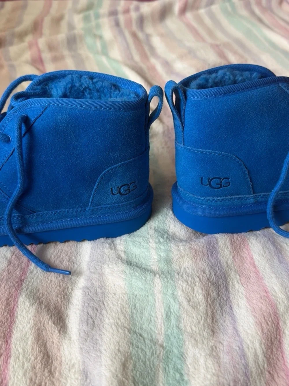 UGG Kids Mini Boot size 3Y in Vibrant Blue Suede